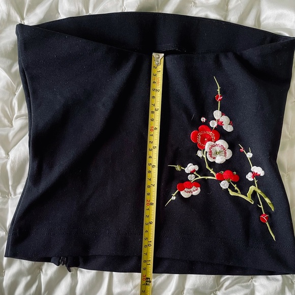 RARE | Crop Top with Back Accent Embroidery - Picture 8 of 14